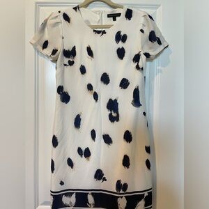 Women’s short sleeve silk dress.
